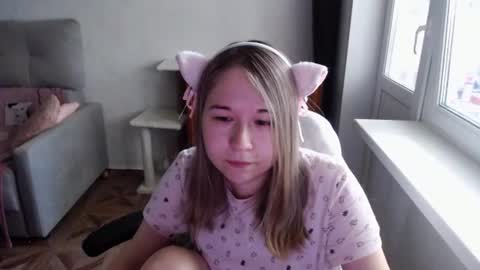 Snapshot of emilyway chatting on June 2026 10:52:02 AM emilyway online show from June 2026 10:52:02 AM