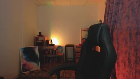 Emily online show from September 2025 09:00:02 AM