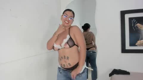 emilyy_cooperr online show from October 2025 01:31:01 PM