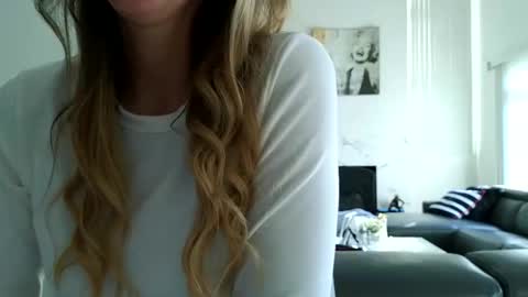 emilly online show from October 2025 09:16:01 PM