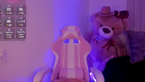 Snapshot of emilyymiller chatting on February 2025 05:20:02 PM Emily online show from February 2025 05:20:02 PM