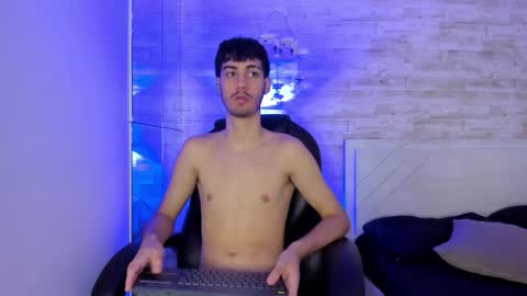 emir_ozan online show from December 2025 11:27:02 AM