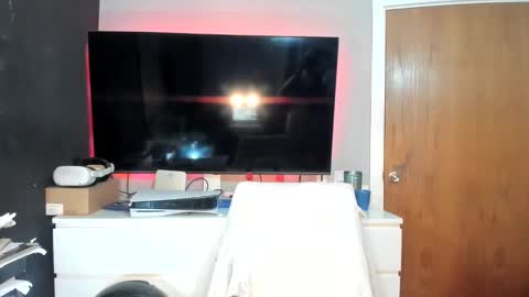 emliyjamesmjb online show from December 2024 06:11:01 PM