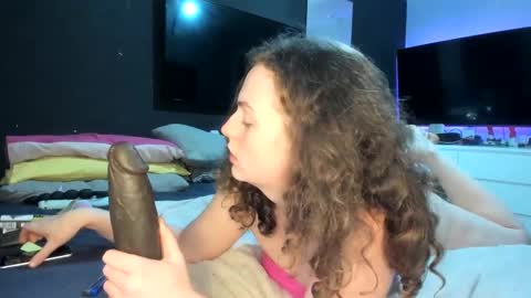 emliyjamesmjb online show from December 2024 02:59:01 PM