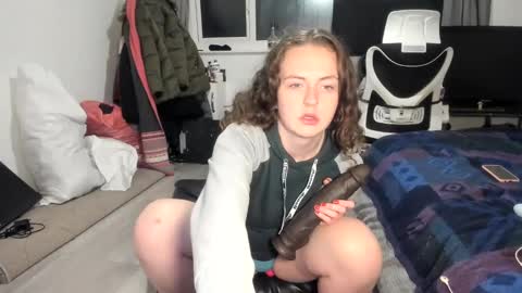 emliyjamesmjb online show from January 2025 05:40:01 PM