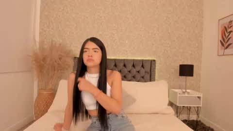 Snapshot of emma_1025 chatting on February 2025 08:30:02 PM emma online show from February 2025 08:30:02 PM