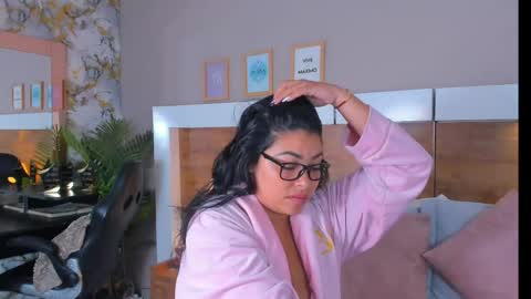 Snapshot of emma_bakker_ chatting on May 2026 11:18:01 AM Emma online show from May 2026 11:18:01 AM