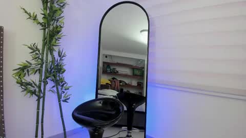 Snapshot of emma_bloom__ chatting on February 2025 02:02:01 PM Emma Bloom online show from February 2025 02:02:01 PM