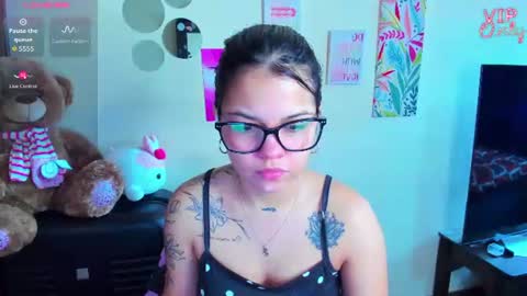 Snapshot of emma_boo_ chatting on June 2026 02:52:01 PM emma_boo_ online show from June 2026 02:52:01 PM