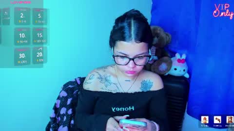 Snapshot of emma_boo_ chatting on July 2026 01:02:02 PM emma_boo_ online show from July 2026 01:02:02 PM