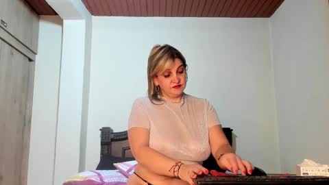 Snapshot of emma_brown777 chatting on February 2025 02:14:01 AM ALBA online show from February 2025 02:14:01 AM