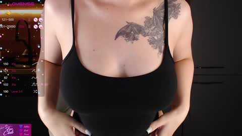 Snapshot of emma_bryan chatting on December 2024 07:11:02 PM Emma online show from December 2024 07:11:02 PM
