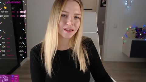 Snapshot of emma_bryan chatting on December 2024 02:11:01 PM Emma online show from December 2024 02:11:01 PM