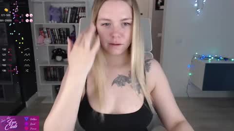 Snapshot of emma_bryan chatting on February 2025 04:04:02 PM Emma online show from February 2025 04:04:02 PM