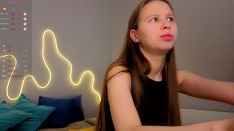 Snapshot of emma_clon chatting on June 2026 01:50:02 AM Emma online show from June 2026 01:50:02 AM