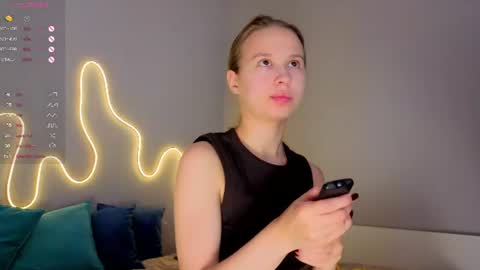 Snapshot of emma_clon chatting on July 2026 01:38:01 AM Emma online show from July 2026 01:38:01 AM