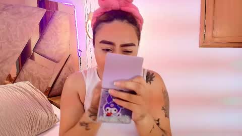 EMMA  online show from December 2025 11:33:02 PM