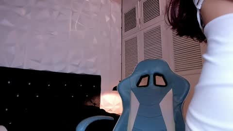 Snapshot of emma_dl2 chatting on December 2024 05:30:01 PM emma_dl2 online show from December 2024 05:30:01 PM