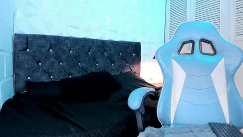 Snapshot of emma_dl2 chatting on January 2025 06:16:02 PM emma_dl2 online show from January 2025 06:16:02 PM