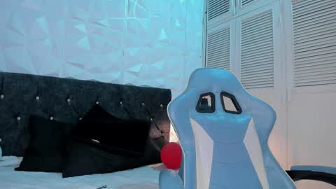 Snapshot of emma_dl2 chatting on February 2025 08:09:02 PM emma_dl2 online show from February 2025 08:09:02 PM