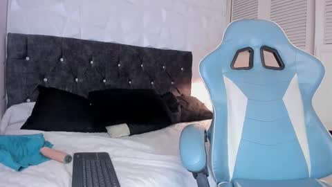 Snapshot of emma_dl2 chatting on March 2025 08:33:02 PM emma_dl2 online show from March 2025 08:33:02 PM