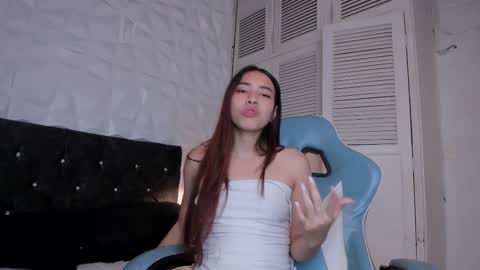 Snapshot of emma_dl2 chatting on March 2025 08:31:02 PM emma_dl2 online show from March 2025 08:31:02 PM