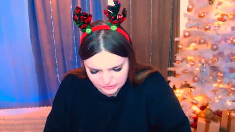 Snapshot of emma_dorn chatting on December 2024 08:39:02 AM Eva online show from December 2024 08:39:02 AM