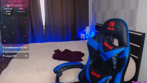 Snapshot of emma_dorn chatting on February 2025 09:04:02 AM Eva online show from February 2025 09:04:02 AM