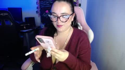Snapshot of emma_evans07 chatting on December 2024 12:20:02 PM emmy online show from December 2024 12:20:02 PM