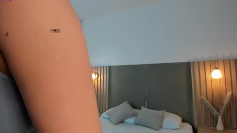 E M M A online show from October 2025 02:21:02 AM