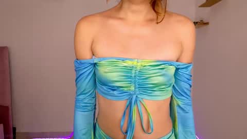 Snapshot of emma_hg1 chatting on February 2025 12:28:01 PM the girl of your dreams online show from February 2025 12:28:01 PM