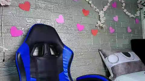 Emma Miel  online show from December 2025 02:09:02 AM