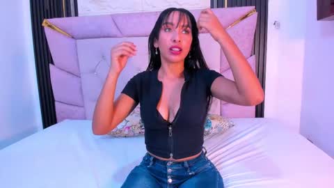 Snapshot of emma_lorense chatting on February 2025 08:36:01 PM Emma online show from February 2025 08:36:01 PM