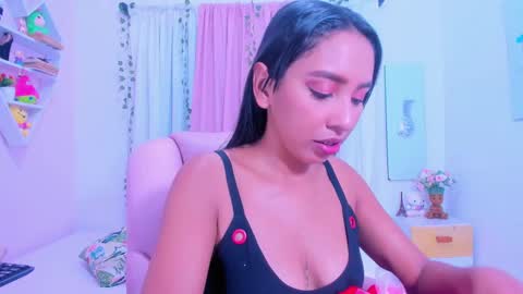 Snapshot of emma_lorense chatting on February 2025 07:46:01 PM Emma online show from February 2025 07:46:01 PM