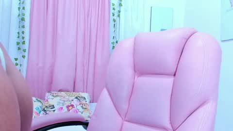 Snapshot of emma_lorense chatting on March 2025 07:32:02 PM Emma online show from March 2025 07:32:02 PM