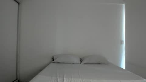 Emma 3 online show from February 2026 09:36:02 PM