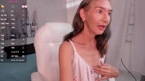 Snapshot of emma_mendoza chatting on December 2024 12:13:01 PM Emma online show from December 2024 12:13:01 PM