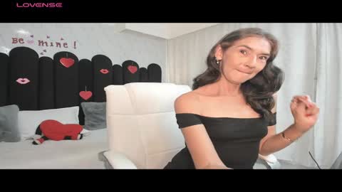 Snapshot of emma_mendoza chatting on February 2025 12:11:02 PM Emma online show from February 2025 12:11:02 PM