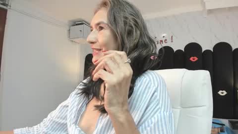 Snapshot of emma_mendoza chatting on February 2025 06:37:01 PM Emma online show from February 2025 06:37:01 PM