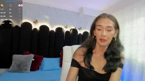 Snapshot of emma_mendoza chatting on September 2025 12:06:01 PM Emma online show from September 2025 12:06:01 PM