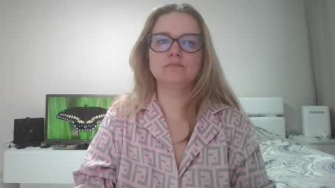 emma_misty_ online show from April 2026 08:20:02 AM