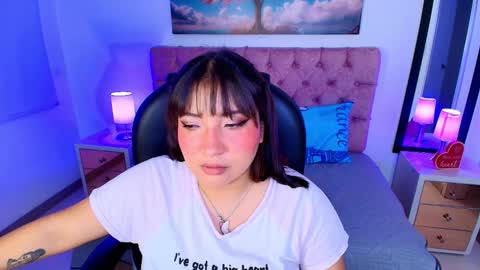 Emma Monserratt online show from November 2025 08:40:01 PM