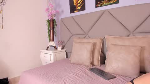 emma_n_sean online show from May 2026 11:18:02 AM