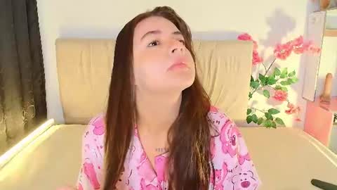 Snapshot of emma_naa chatting on July 2026 04:43:02 AM Emma online show from July 2026 04:43:02 AM