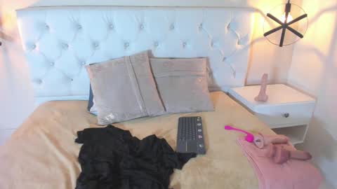 Emma online show from February 2025 06:15:02 PM