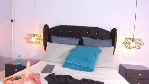 Emma online show from February 2025 03:00:01 PM