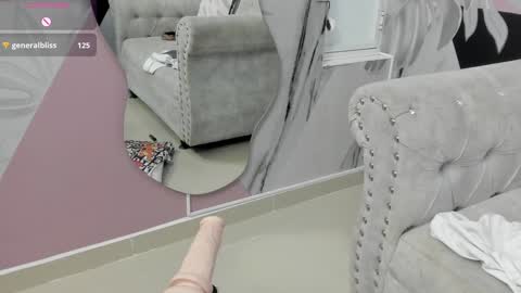 Snapshot of emma_petite4u chatting on January 2025 10:37:02 PM Emma online show from January 2025 10:37:02 PM