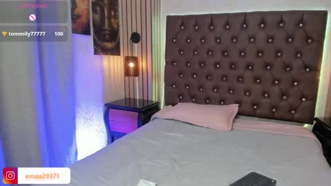 Snapshot of emma_petite4u chatting on February 2025 09:31:02 PM Emma online show from February 2025 09:31:02 PM