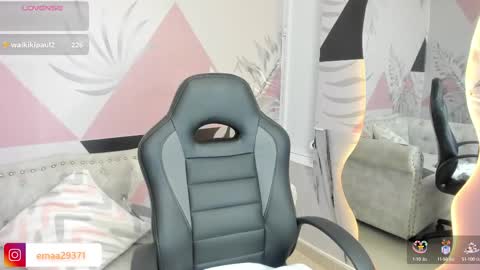 Snapshot of emma_petite4u chatting on March 2025 12:29:02 AM Emma online show from March 2025 12:29:02 AM