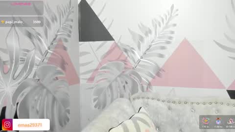 Snapshot of emma_petite4u chatting on March 2025 09:37:02 PM Emma online show from March 2025 09:37:02 PM